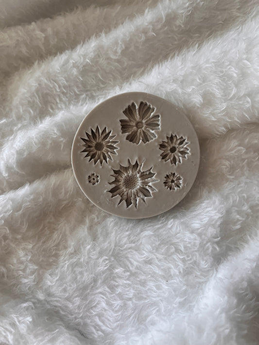 “Mini Daisie’s Silicone Mold”